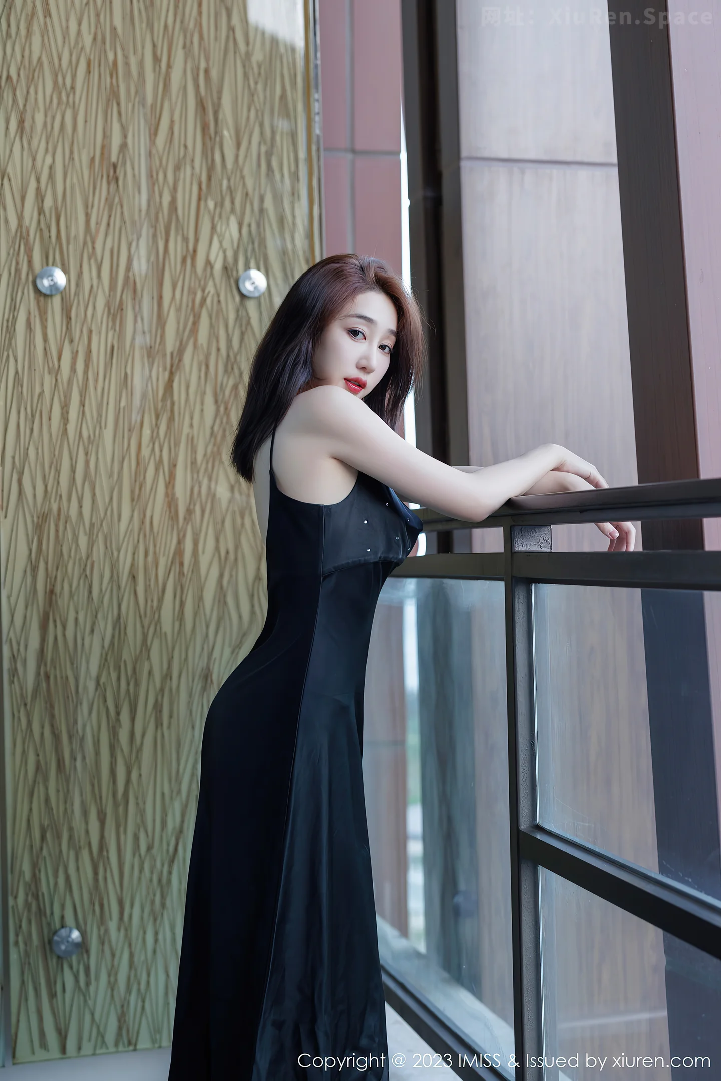 图片[4]-[IMISS爱蜜社]Vol.734 模特九月生性感黑色吊带裙配超薄黑丝秀完美身材迷人诱惑写真40P-秀人网官方网站